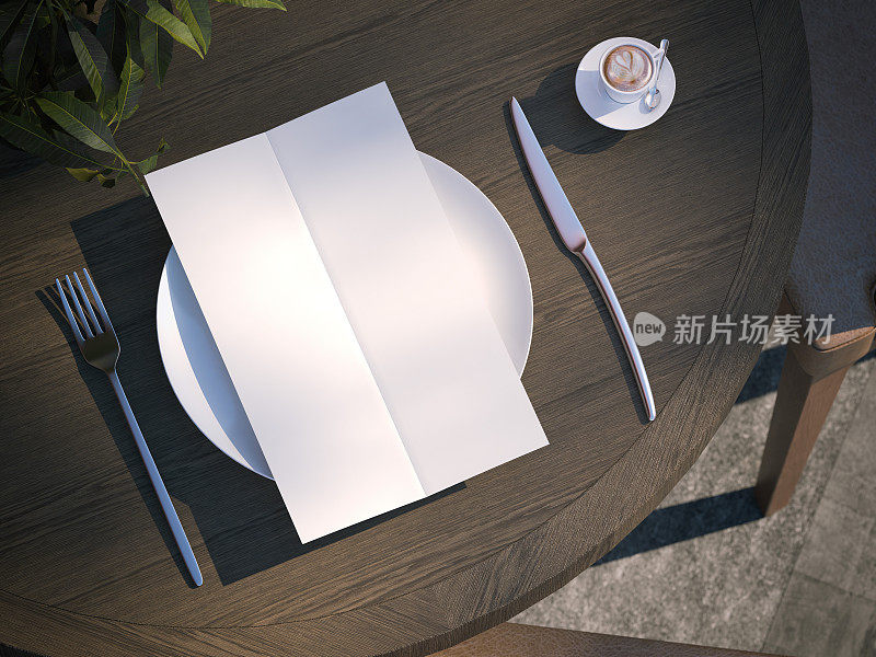 晚餐的菜单放在木桌上的盘子里。三维渲染