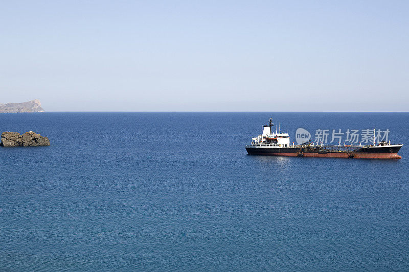 地中海上的油轮