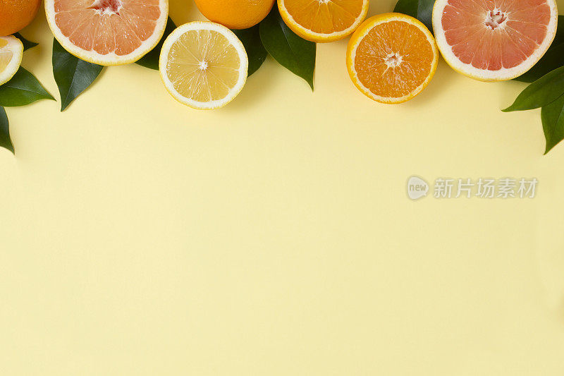 柑橘类水果在黄色的背景