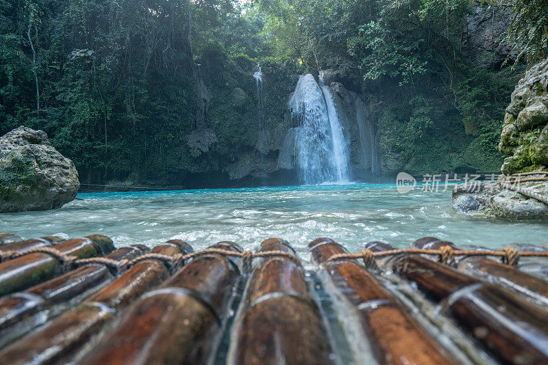 菲律宾宿务岛美丽的瀑布