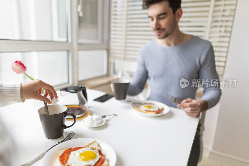 与最佳伴侣共进早餐