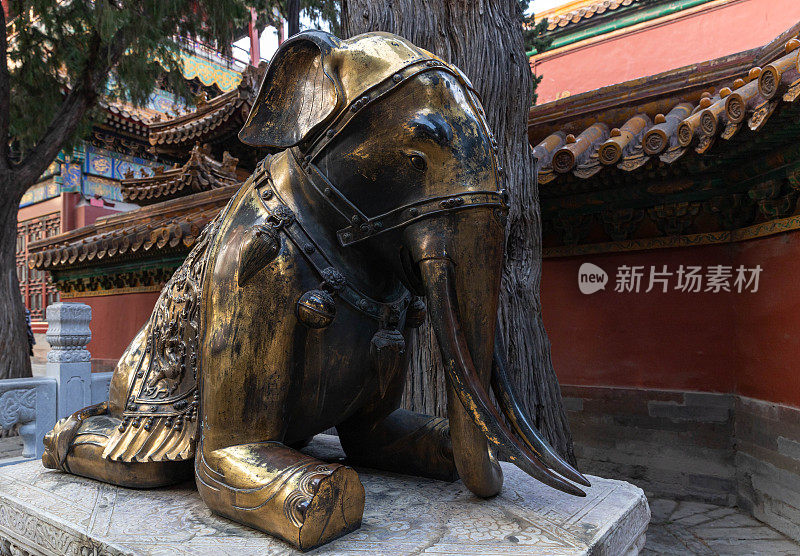北京紫禁城铜象雕像