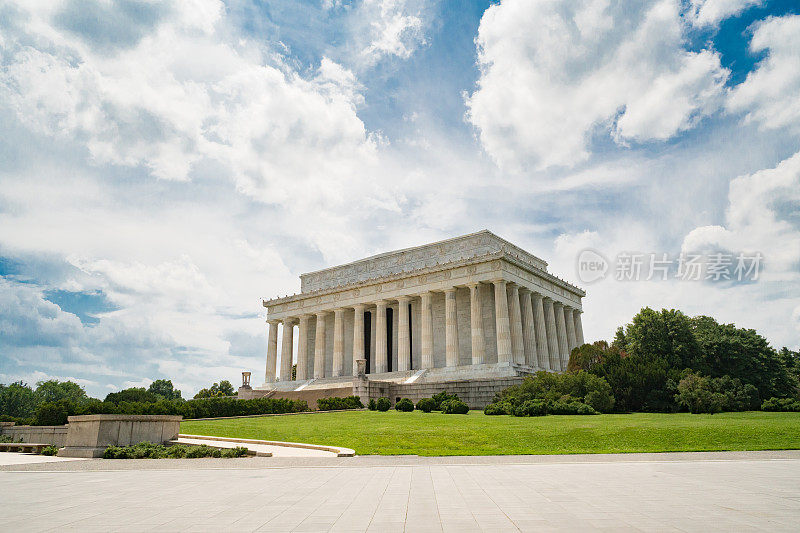 华盛顿特区，林肯纪念堂，夏日的天空引人注目