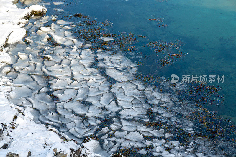 冰冻的绿松石海，冬天的罗弗敦群岛