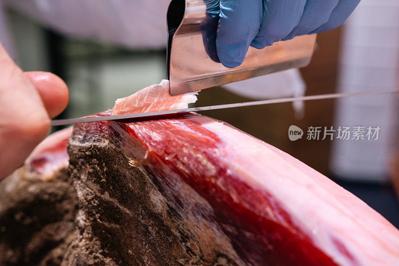 近距离观察手切割Jamón。