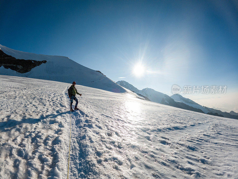 《海拔下降:一位熟练的登山家从峰顶出发的旅程》