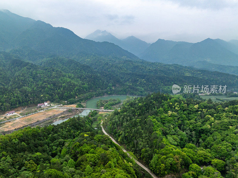 俯瞰山川河湖