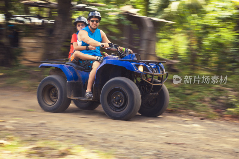 在哥斯达黎加驾驶4x4