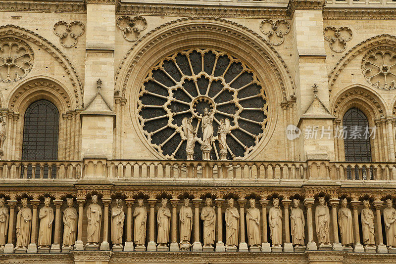 巴黎圣母院的正面
