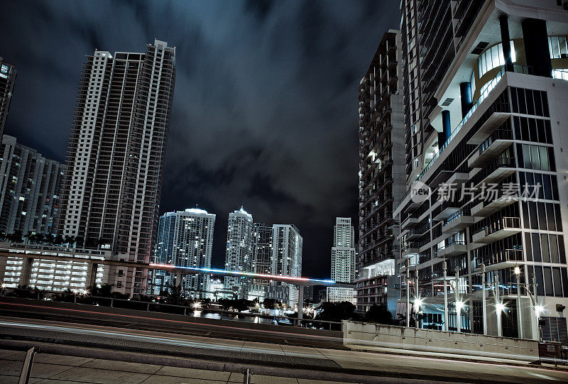 迈阿密布里克尔地区的夜景