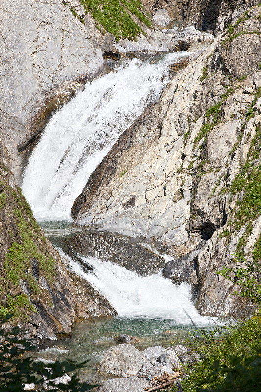 奥地利莱赫山谷霍尔兹高附近的西姆斯瀑布