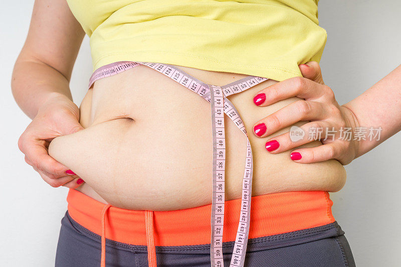 超重妇女与卷尺-肥胖概念