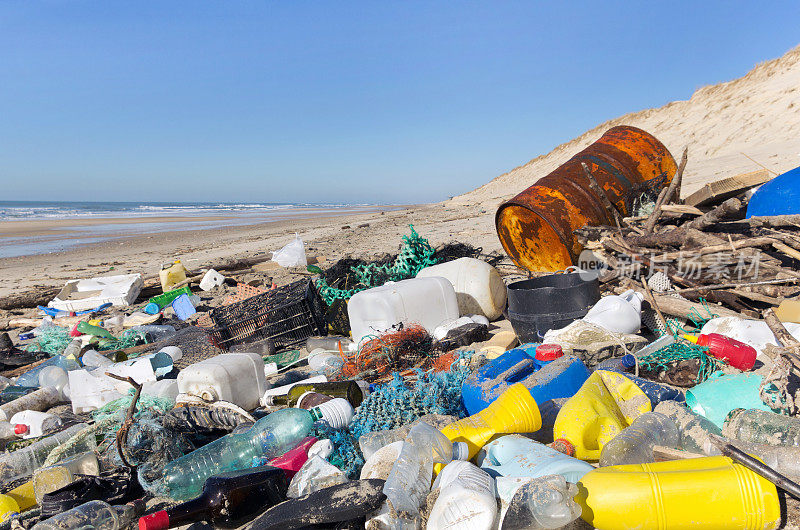 海滩污染，塑料和海洋废弃物