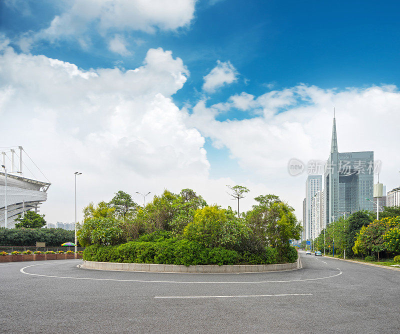 中国广州，具有现代城市背景的沥青路面