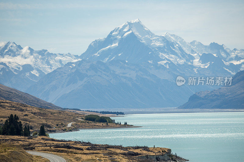 普卡基湖的库克山