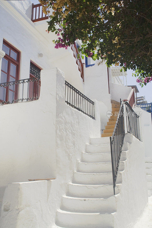 白色的楼梯