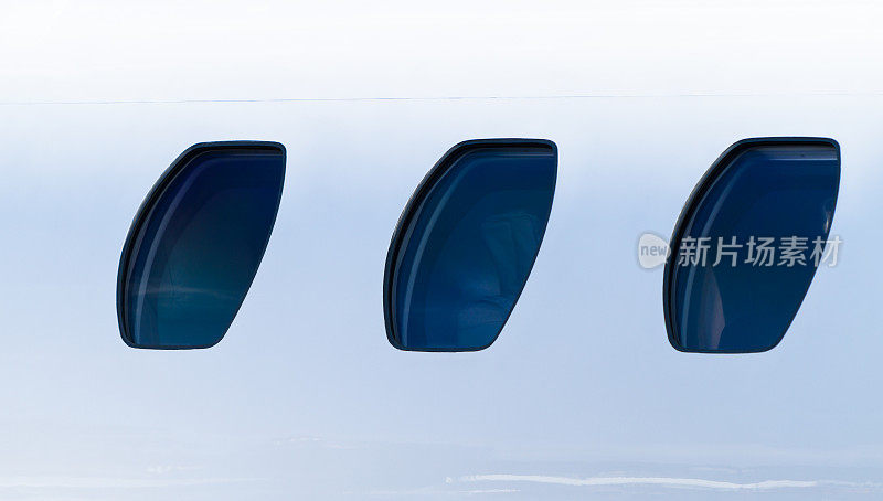 现代喷气式飞机的乘客窗口