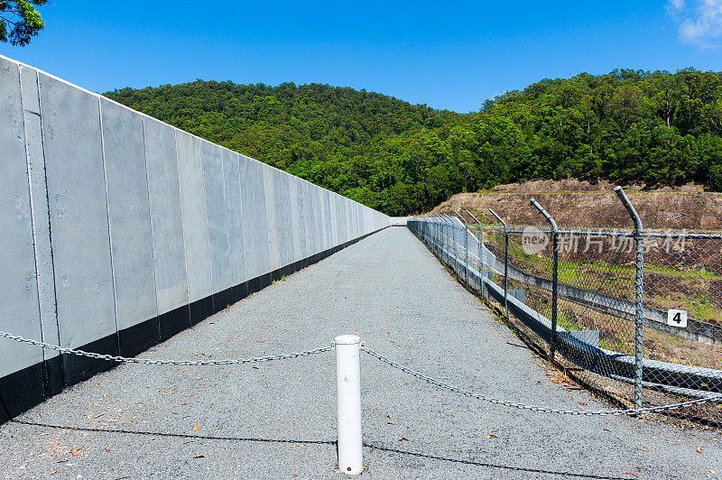 女儿墙，克拉利大厅大坝，Murwillumbah