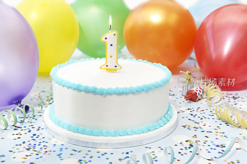 用蛋糕庆祝孩子的一岁生日