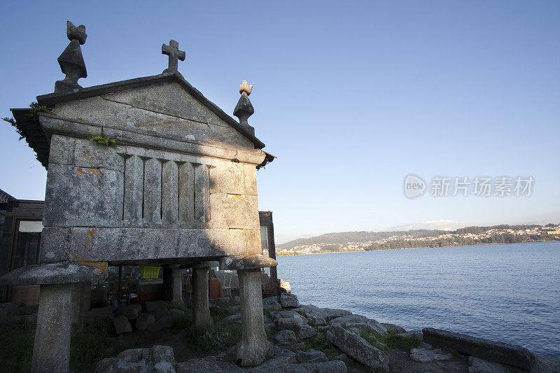 “Hórreo”在Combarro，海背景，蓬特韦德拉省，加利西亚，西班牙