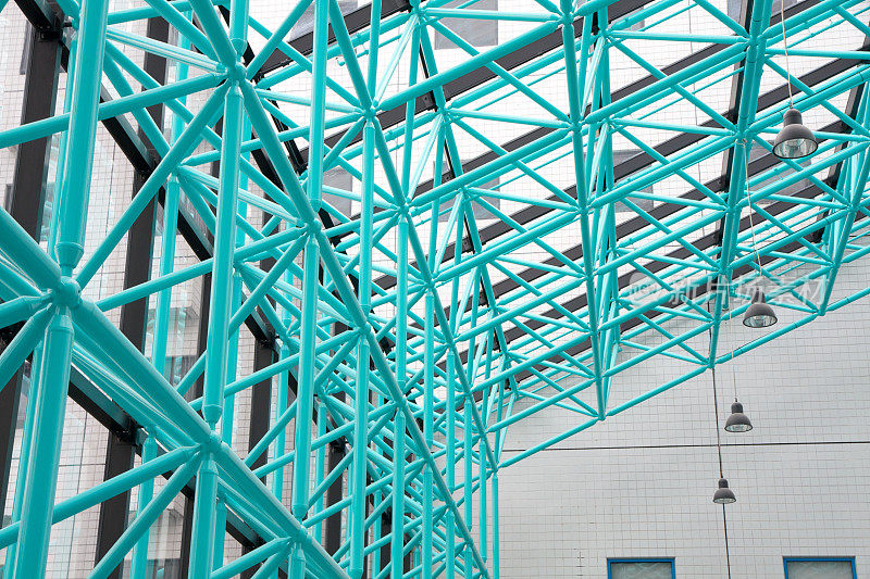 蓝绿色钢结构框架