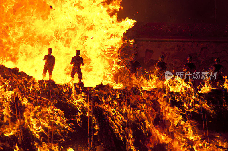 台湾东港焚船仪式