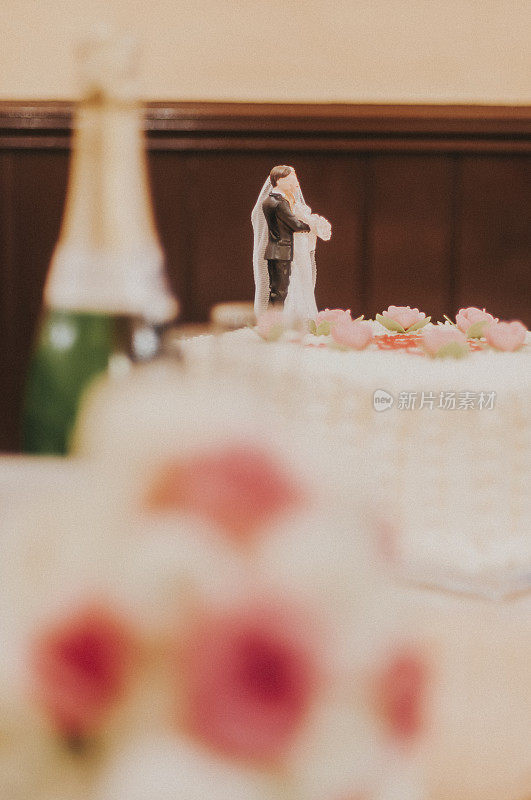 婚礼蛋糕短大衣