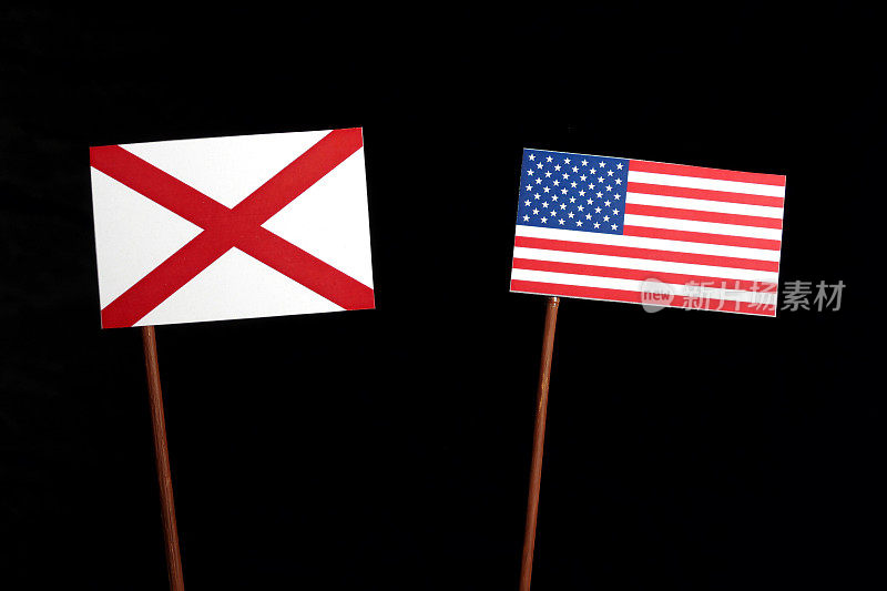 阿拉巴马旗与美国旗在黑色背景孤立