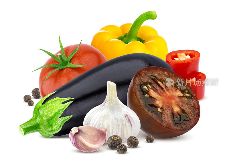 不同蔬菜组。茄子，番茄，辣椒和大蒜孤立在白色背景。
