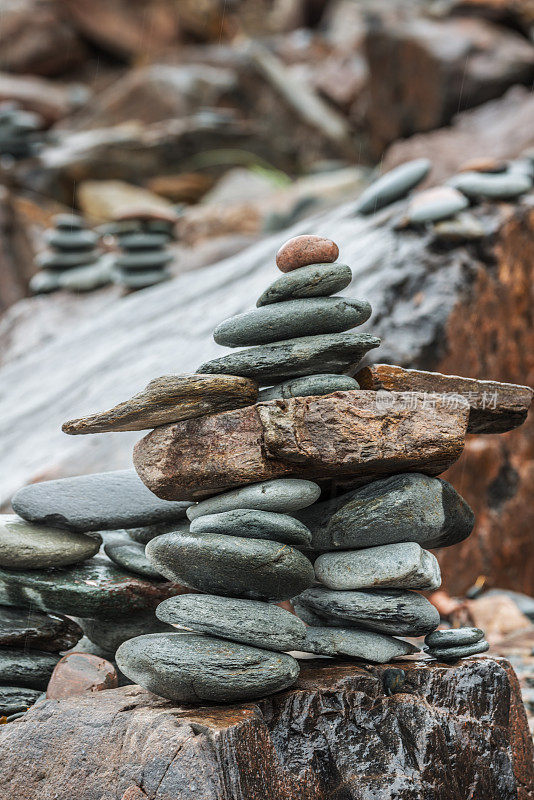 湿下雨inukshuk