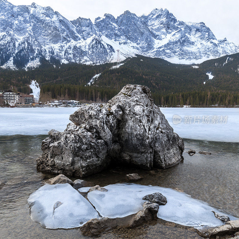 冬天的一天，Eibsee和Zugspitze