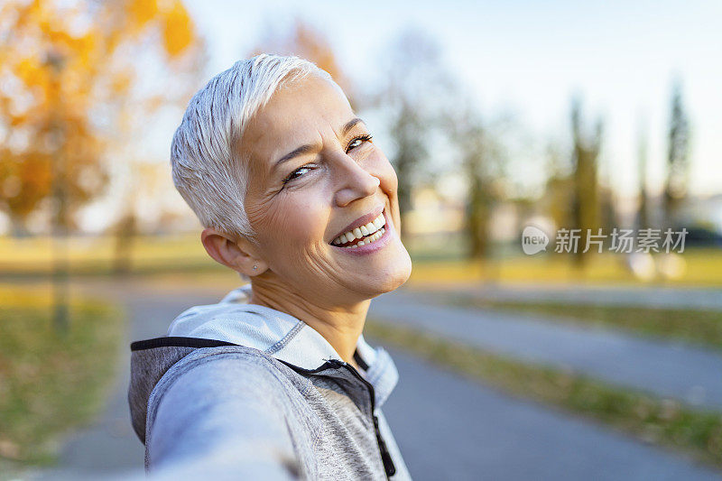 谁说自拍只适合年轻人?