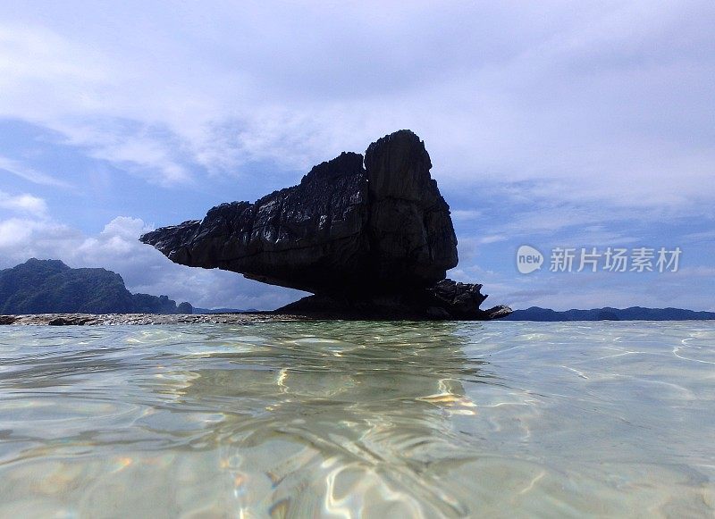 皮纳格坦岛岩石，埃尔尼多，巴拉望