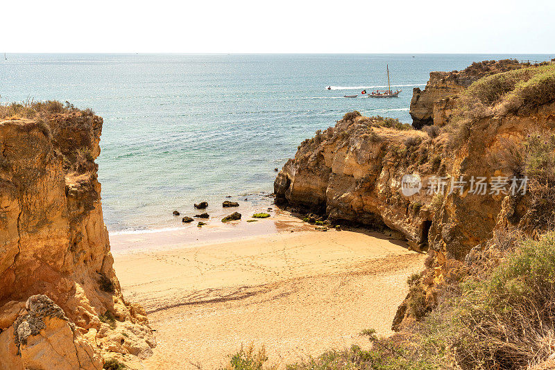 海滩和海岸线在拉各斯，阿尔加维，葡萄牙
