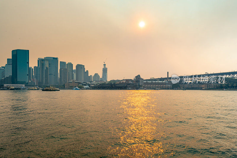 东环形码头，市中心地区的黄昏在悉尼，澳大利亚