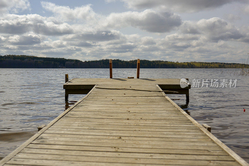 Saimaa湖附近的木制码头。