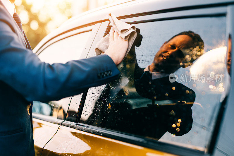 商人汽车代客泊车和洗车