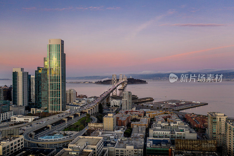 鸟瞰图旧金山海湾大桥日落