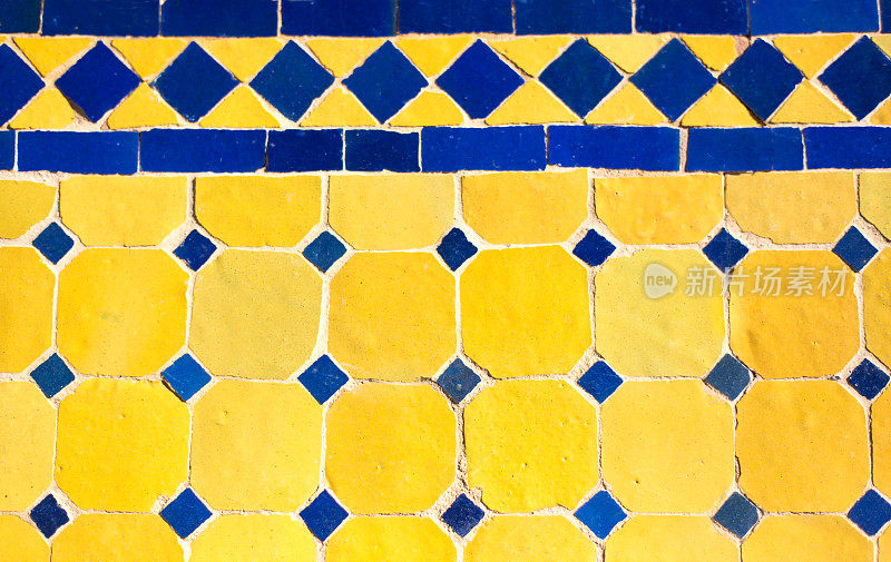 摩洛哥风格:黄色和蓝色瓷砖马赛克(Zellige)