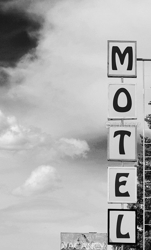 亚利桑那州66号公路上的老式汽车旅馆标志。
