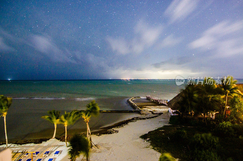 加勒比海的海景和夜晚的星星