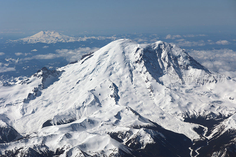 雷尼尔山和圣海伦斯山