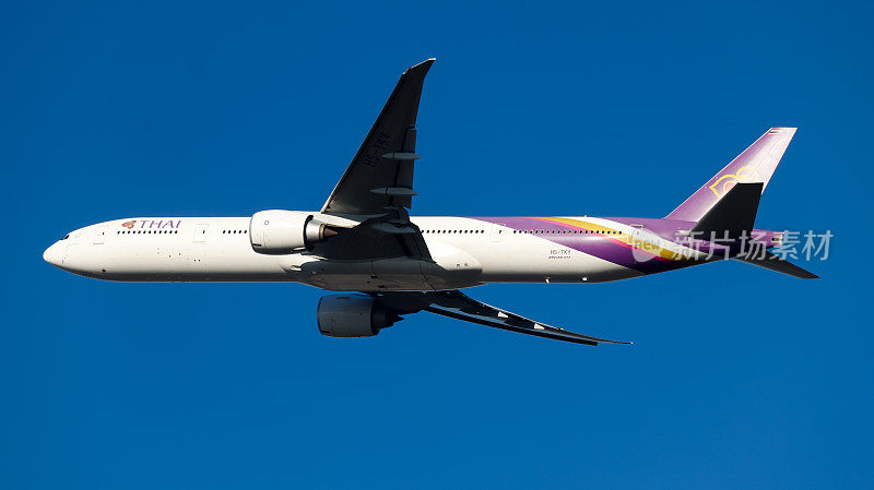 泰国航空公司波音777在希思罗机场。