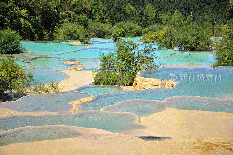 黄龙风景区的壮丽景色