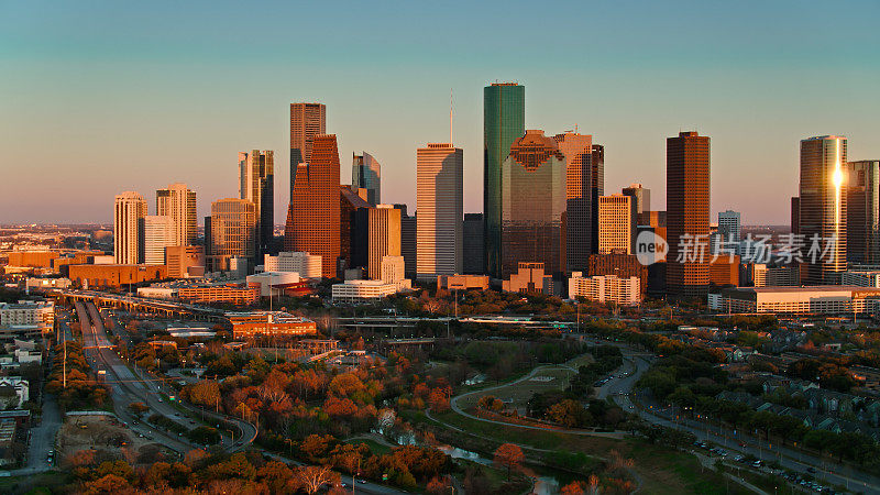 无人机拍摄的休斯顿市中心，得克萨斯州日落
