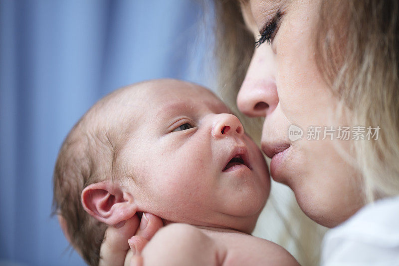 新生婴儿