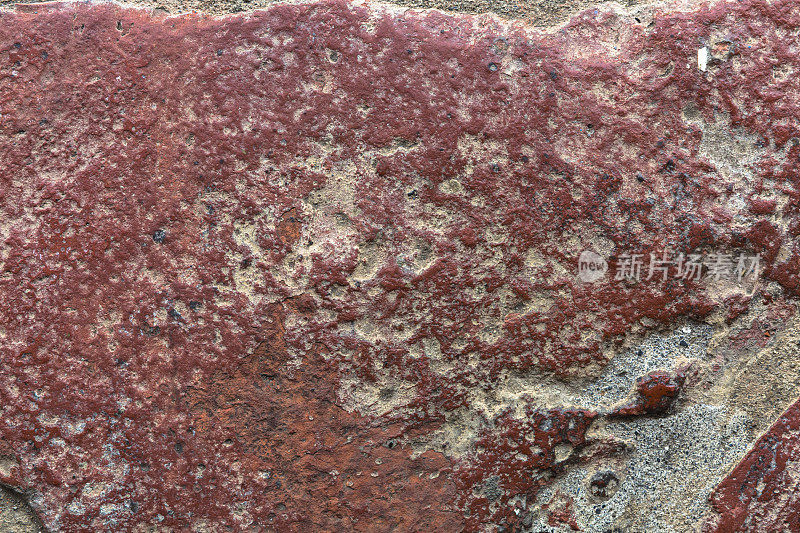 古老而风化的红墙。石头图案背景。