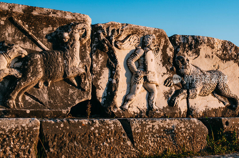 米利托斯古代圆形剧场的浮雕