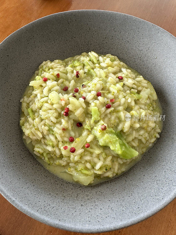 意大利花椰菜和红辣椒烩饭