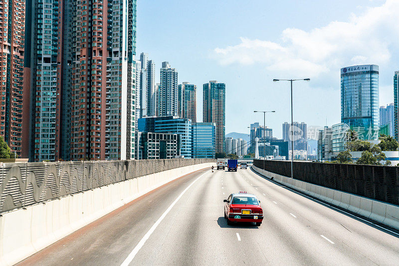 香港城前的柏油路